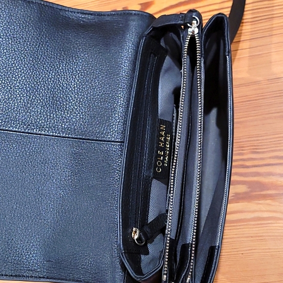 Cole Haan Expandable purse - Picture 3 of 4
